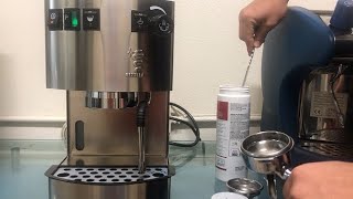 Tutorial cómo limpiar cafetera espresso contraflujo  how to backflush espresso machine [upl. by Pleasant380]