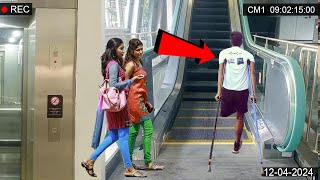 Salute To This Girls🙏🙏 See What Thsi Girls Did To This Disabled Person At A Metro Station [upl. by Macdougall417]