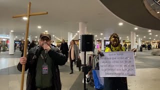 ”Gud är mitt starka värn han gör min väg fullkomlig” Sergels torg plattan Stockholm 20241115 [upl. by Adiaroz]