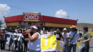 quotLadies del PRIquot golpean a manifestantes en evento de Peña Nieto en Saltillo [upl. by Woodberry402]