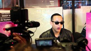 DADDY YANKEE FIRMA SU NUEVO ALBUM PRESTIGEFYE STORENYC [upl. by Rotceh]