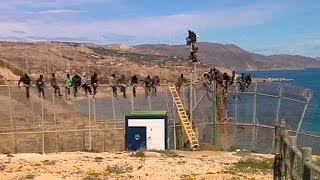 Melilla protesta dei migranti bloccati alla frontiera [upl. by Sparky]