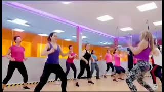 ZUMBA quotMOVIENDO EL PUNquot Quema calorías🔥 [upl. by Assilak988]