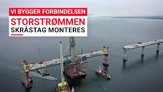 Vi bygger forbindelsen STORSTRØMMEN  Skråstag monteres [upl. by Ytissahc]