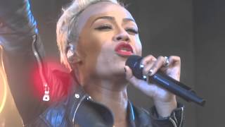 Emeli Sande  Read All About It Part III Live At V Festival Weston Park August 2013 [upl. by Nirmak]