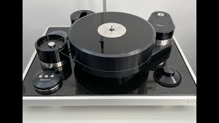 The Brinkmann Balance Arrives turntables audio highendaudio [upl. by Yhtuv]