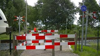 Spoorwegovergang Winsum  Dutch railroad crossing [upl. by Barby948]