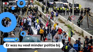 Actievoerders zetten tenten op bij protest op snelweg [upl. by Aissatsan300]