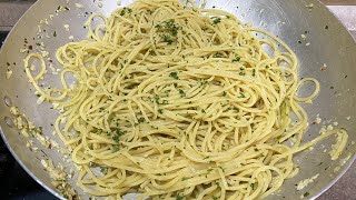 SPAGHETTI AGLIO OLIO E PEPERONCINO SCIVOLARIELLI 🌶 [upl. by Ivey164]