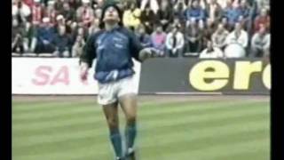 Maradona calentamiento Lección de fútbol y baile  Opus  Live is Life [upl. by Hindu565]