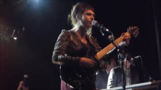 Angel Olsen  Columbia Theater 25 octobre 2016 Berlin Shut Up Kiss Me [upl. by Lecrad]