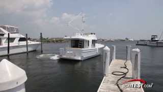 Swift Trawler 34  manœuvrabilité au port close quaters maneuvering  By BoatTestcom [upl. by Maxwell]