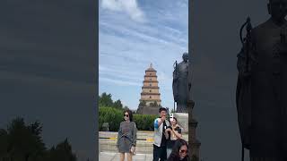 Tourists took photos with Master Xuanzang of the Big Wild Goose Pagoda travel xianwalks [upl. by Davidde]