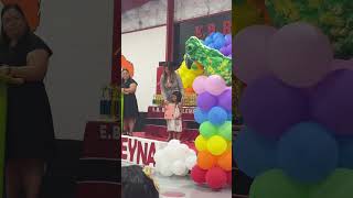 Little girl completely ignores her mom during her graduation ceremony [upl. by Eart168]