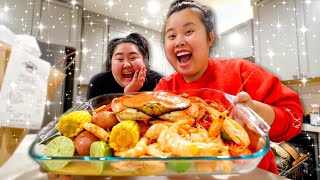 GIANT SHRIMP  DUNGENESS CRAB  CRAWFISH SEAFOOD BOIL MUKBANG 먹방 EATING SHOW  DRUNK STORY TIME LOL [upl. by Orfield784]