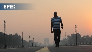 Nueva Delhi supera 20 veces los límites de contaminación tras el festival hindú de Diwali [upl. by Munsey]