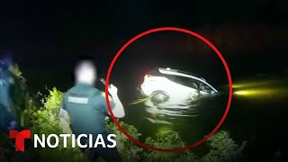 El video de policías de Florida evitando que dos jóvenes se ahoguen en un auto  Noticias Telemundo [upl. by Cassil]