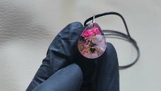 présentation du pendentifs en quartz rose et fleurs séchées [upl. by Agueda]