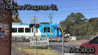 RuthvenChapman St Level Crossing MacleodLXRA Crossing 04102024 [upl. by Ayrb]