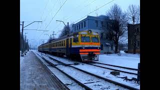 Vēsturisks ER2T7115 vilciens Šķirotavā  Vintage train ER2T7115 at Šķirotava [upl. by Llewen]