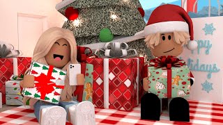 FAMILY CHRISTMAS DAY SPECIAL SANTA CAME  Roblox Bloxburg Family Roleplay  WITH VOICE [upl. by Coralyn753]