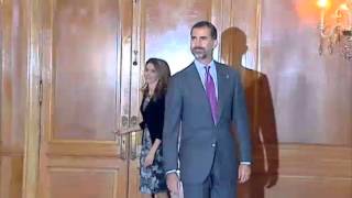 Errores de Protocolo  La princesa Letizia da un portazo en una audiencia en Oviedo  24102013 [upl. by Kronick]