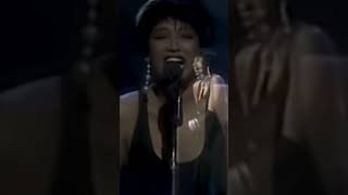 Lisa Fischer singing the high note in How Can I Ease The Pain D5G6 whistle headshot headvoice [upl. by Nerahs]