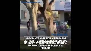 Impactante agresión a inspector de tránsito en Nueva Helvecia [upl. by Feola292]