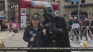 Darth Vader stops by the kids marathon on the North Shore [upl. by Gonyea]