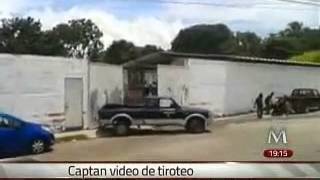 Video muestra balacera en bodega de Catemaco donde se guardaban despensas [upl. by Latsyrk60]