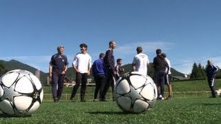 Arbeitslose Fußballtrainer auf der Schulbank [upl. by Jahn953]