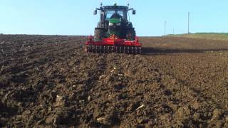 Weizenaussaat 2014 mit Frontwalze und John Deere 6150R [upl. by Hare]