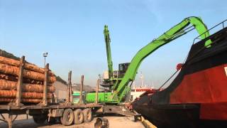 SENNEBOGEN  Timber Handling 835 Mobile Material Handler loading timber in Efesan Port Turkey [upl. by Cath]