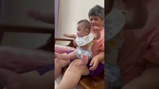 寶貝被阿嬤抱抱很開心 The baby is very happy to be hugged by grandma [upl. by Proulx]