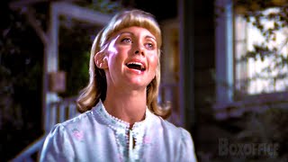 Olivia Newton John canta quotHopelessly Devoted to Youquot  Vaselina  Clip en Español [upl. by Etnoved134]