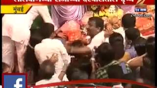 Zee24Taas lalbaug raja mandal misbehave with devotee [upl. by Ybocaj]