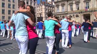 Clip Officiel 1er Flashmob de Kizomba à Lyon [upl. by Alrahc]