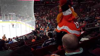 Philadelphia Flyers mascot Gritty Dumps Popcorn on Rangers Fans [upl. by Dorran]