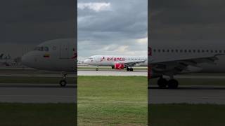 Avianca Retro livery lands at Ohare Airport [upl. by Helbona]