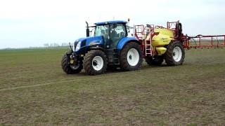 NewHolland T6030 en Vicon Rau Ikarus spuit ureum aan spuiten in graszaad [upl. by Dihgirb]