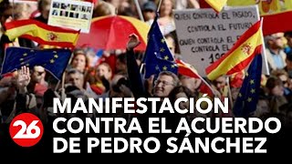 España  Manifestación contra el acuerdo de Pedro Sánchez con los separatistas [upl. by Uzial]