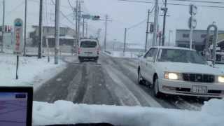 Neve Japão 14022014 perigo2 [upl. by Naejeillib]