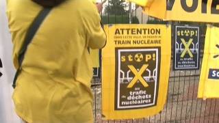 Mobilisation contre un convoi nucléaire allemand [upl. by Artap397]