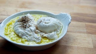 Oeufs pochés sur purée doignons [upl. by Ddej973]