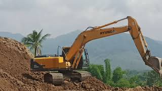 Work on a road project on a hillside with a Hyundai HX210S excavator [upl. by Schulze]