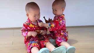 Cute Twin Brothers MomentBrother Shares Chicken Leg With Twin Brothersweetheartviral baby [upl. by Teador]