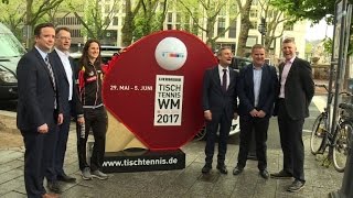 Großer Tischtennisschläger als WMEinstimmung in Düsseldorf [upl. by Pufahl]