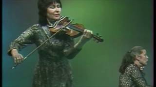 LEGENDARY VIOLINISTS ZORIA SHIKHMURZAYEVA plays F Kreisler quotPetite Marche Viennoisequot 1986 [upl. by Haeluj]