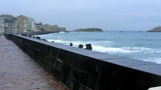 SaintMalo  Grosses vagues sur le sillon [upl. by Ilrak]