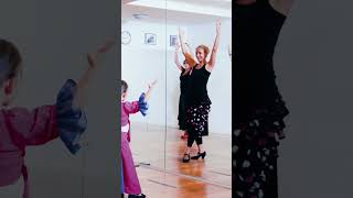 Calentamiento para la clase de flamenco danzaespañola onlineflamencoacademy flamencodance [upl. by Notsniw30]